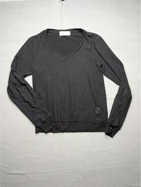 Wildfox Sweater Pullover Womens XS Gray V Neck Lightweight Logo Knit USA